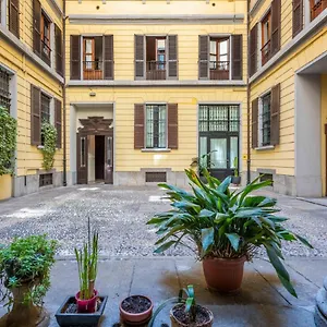 https://gemma-preziosa-tra-il-castello-sforzesco-ed-il-duomo-di.italymilanhotels.net